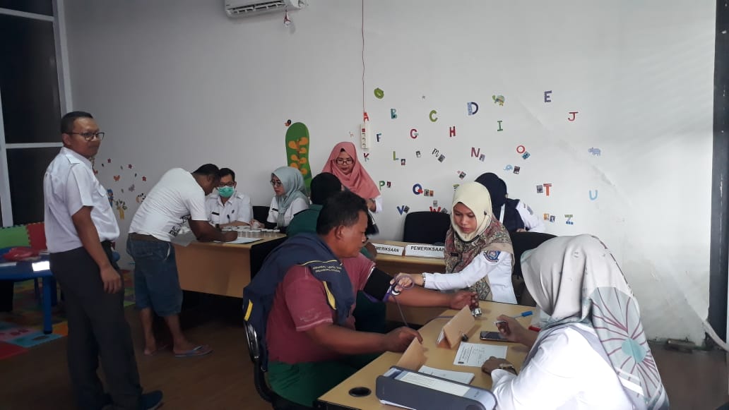 Cegah Lakalantas Arus Mudik, BNN Kota Tangerang Selatan Tes Urine Terhadap Awak Bus