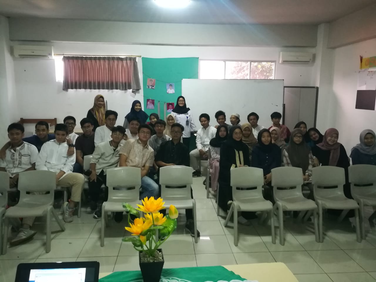 BNN Kota Tangerang Selatan Berikan Penyuluhan pada Seminar Anti NAPZA di SMA Izada Pondok Aren BNN Kota Tangerang Selatan Berikan Penyuluhan pada Seminar Anti NAPZA di SMA Izada Pondok Aren