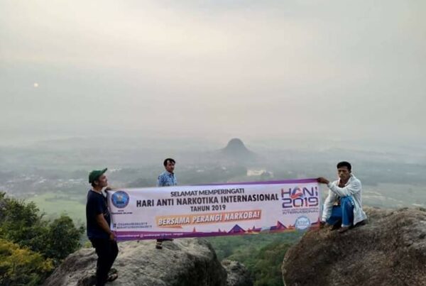 BNN Kota Tangerang Selatan menjelajah Gunung Munara