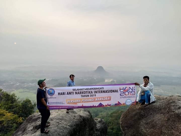 BNN Kota Tangerang Selatan menjelajah Gunung Munara