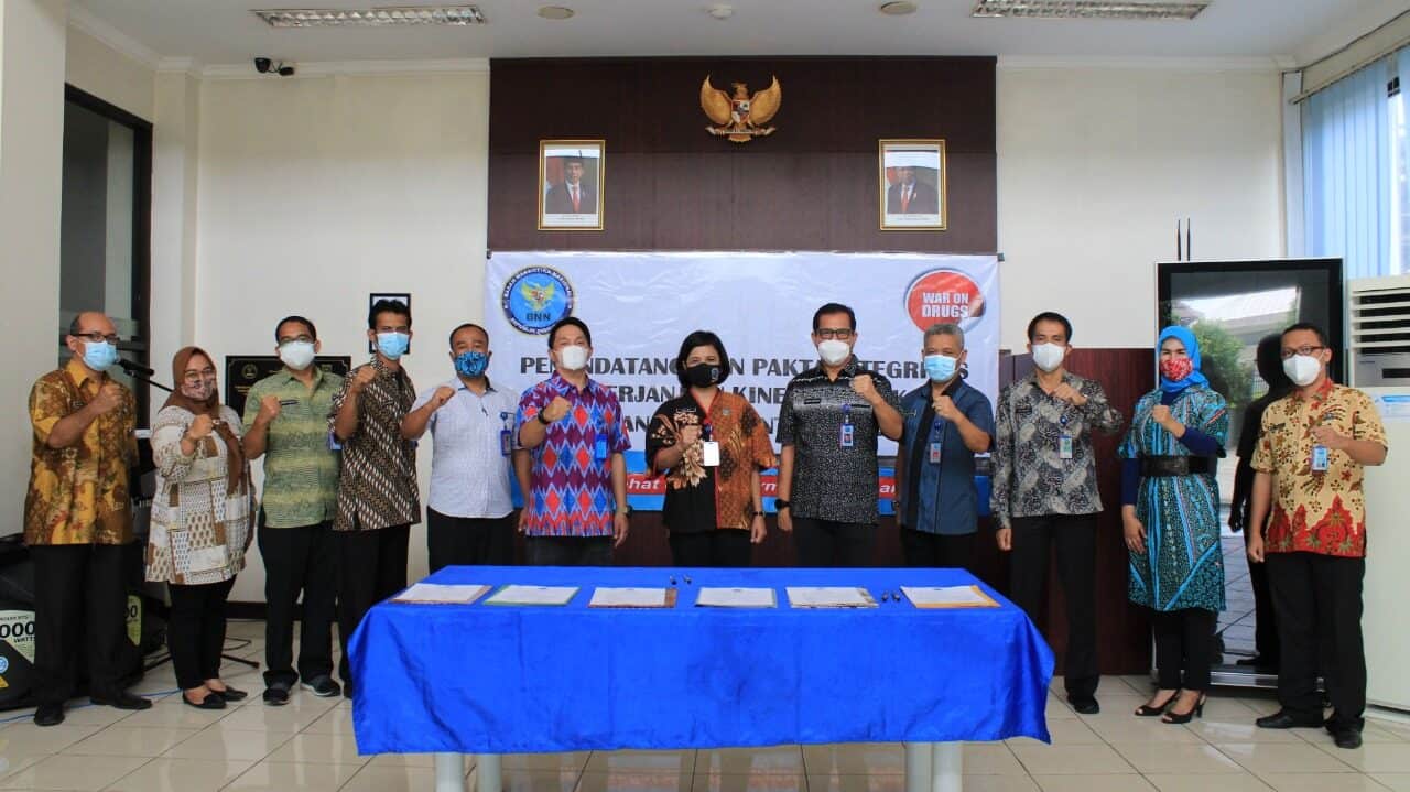 Penandatanganan Pakta Integritas dan Perjanjian Kinerja BNNK Wilayah Provinsi Banten T.A. 2021 Penandatanganan Pakta Integritas dan Perjanjian Kinerja BNNK Wilayah Provinsi Banten T.A. 2021